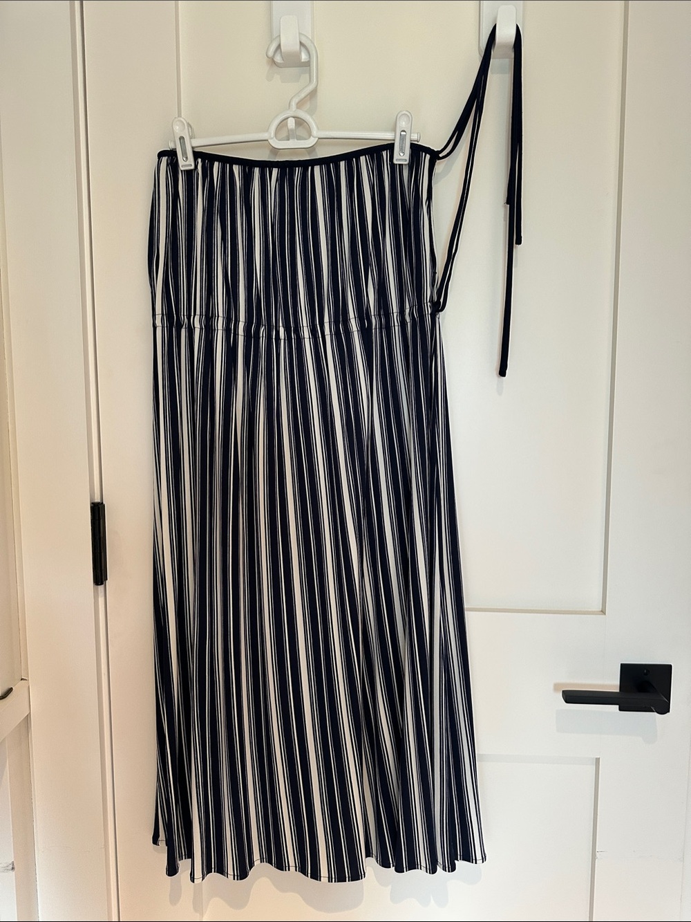 Women’s Navy and White Striped Strapless Knit Dress